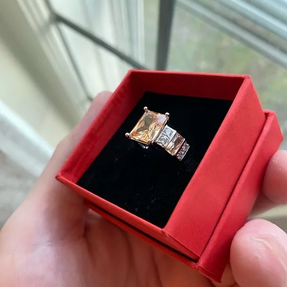 NIB Sterling silver and Morganite ring 💍 - Picture 3 of 9